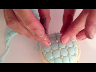 Xanthe milton teaches lattice effect on fondant icing