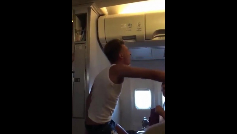 Гей русофоб виталик забыл, что он не в интернете, за что и поплатился рейс москва барселона