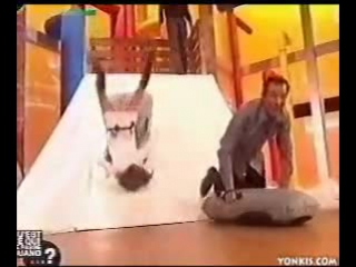 Задралась юбка на теле шоу