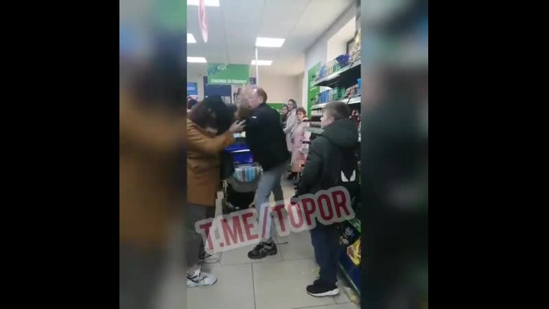 Отец надавал лещей невоспитаной даме