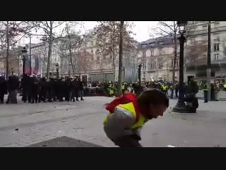 Flashball #giletsjaunes #acte4 #paris via stephanie roy