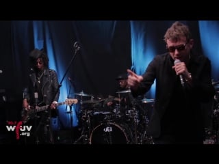 Gorillaz “andromeda“ (live at wfuv)