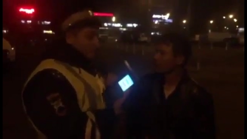 Трубку обхвати губами и дуй