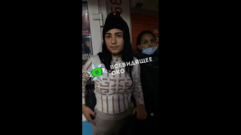 Житель киева поймал цыганок воровок в центре столицы, заставил их раздеться и узнал что они делают