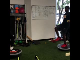 Plyometrics, stability, and cardio workout w/ @juliojones 11 & @justdoit cb3