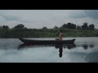 Голая девушка в фильме отзвук 2015