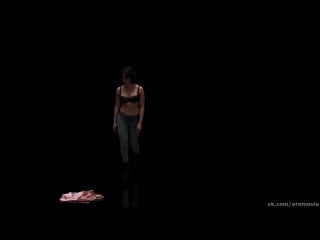 Скарлетт йоханссон заманивает парней в ловушку