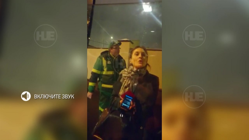 В солнцеве женщина полицейский вступила в противостояние с эвакуаторщиками