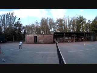 Артём учит смэш