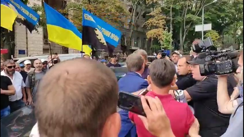 Под радой весело с утра ловили носалика