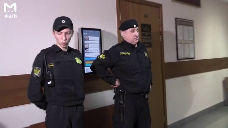 Настю рыбку и алекса лесли доставили в суд