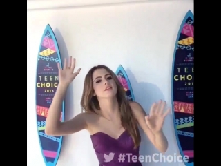 Watch @lauramarano whip & nae nae on the #teenchoice blue carpet! #choicenaenaelaura