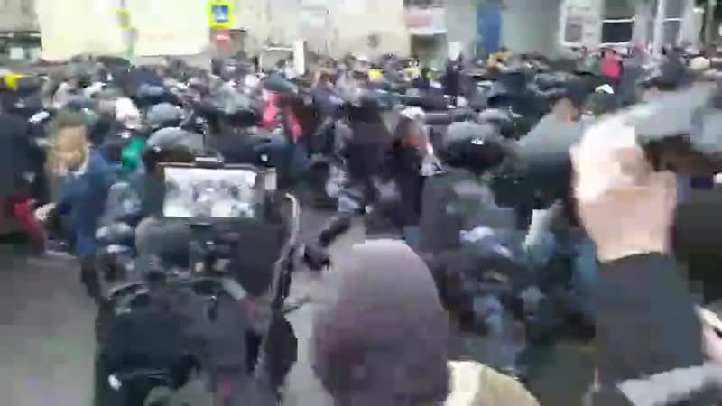 Столкновения омона и народа