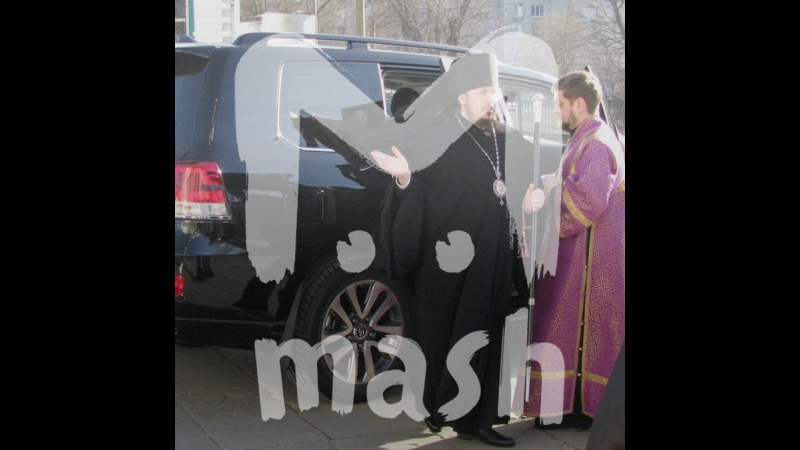 Пранкеры развели священника, которому подарили land cruiser