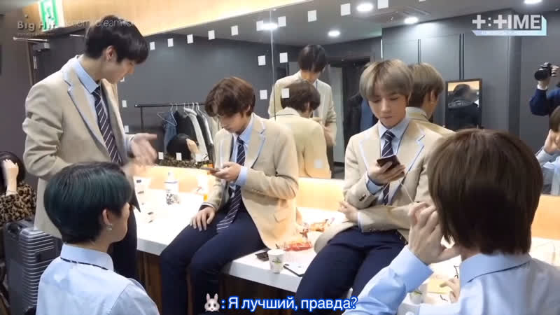 [ttime] play with a snack