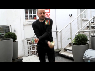 Solving 3 rubiks cubes in under 20 seconds whilst juggling mills mess
