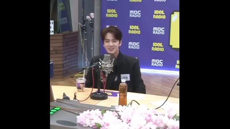 Younghoon was caught while talking with fans