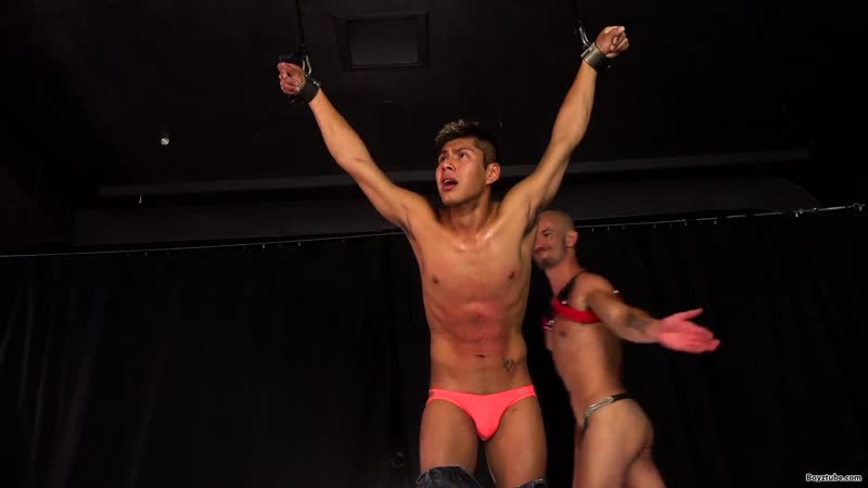 💀 юношу ласкают нежно 💀 кулаком въебав в промежность 💀