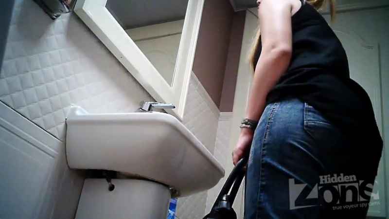 Скрытая камера в туалете hidden zone порно видео