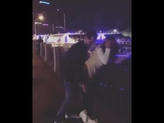 Подруга трахается с прохожим на улице