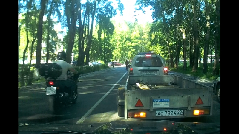 Ягры пробка сижу, завидую двухколёсному нарушителю