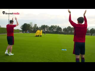 Tierney and bellerin back out with the group 💪 behind the scenes at arsenal training centre