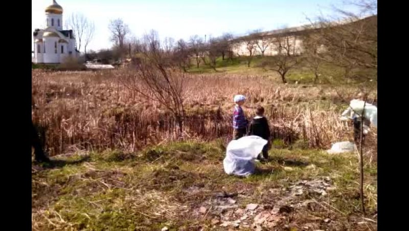 Прибирання території біля озера рубчака