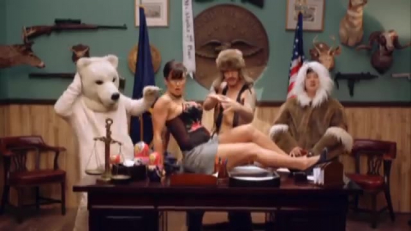Лиза энн в клипе эминема we made you