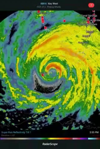 Just wow eyewall making landfall in south florida now !!