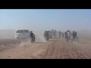 Foo shows the stoppage of military vehicles of the joint russian turkish patrol in the southern countryside of kobani