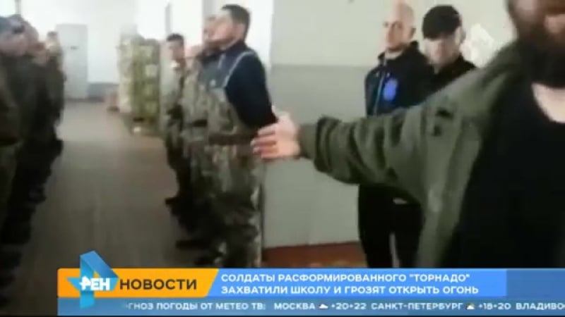 170 бойцов батальона торнадо забаррикадировались в здании школы и обещают открыть огонь