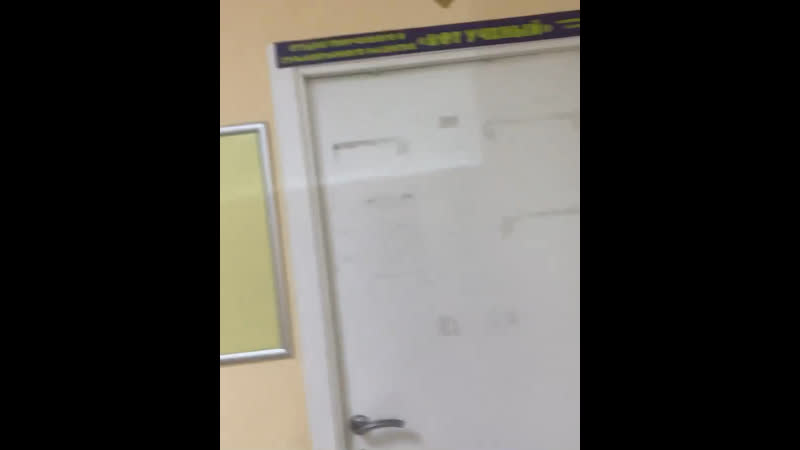 Педагог заперла девочку в туалете и подстригла ее