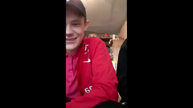 Енот показывает письки