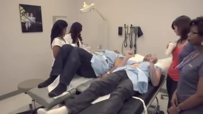 Мужчинам предложили ощутить боль, которую испытывают женщины во время родов