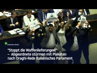 "stoppt die waffenlieferungen!" – abgeordnete stürmen mit plakaten nach draghi rede italienisches parlament