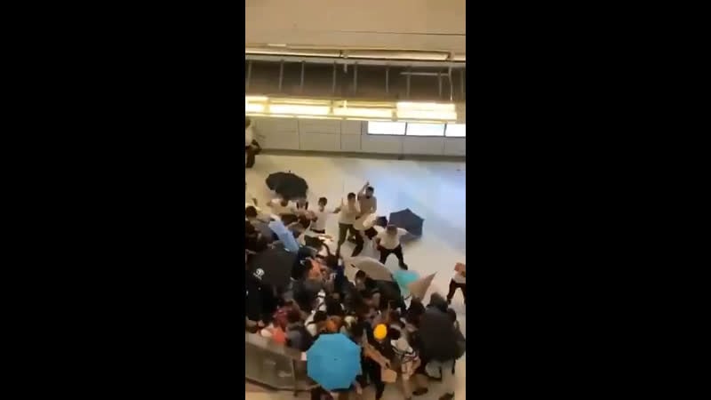 Власти гонконга наняли китайскую мафию остудить пыл митингующих