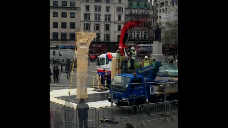 В лондоне воссоздали взорванную иг арку из пальмиры