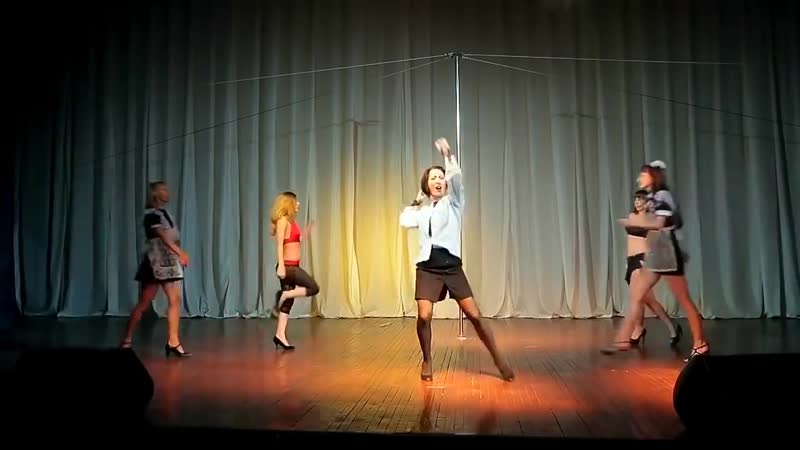 🔴стриптиз от выпускниц и учительницы )) эротический танец на последнем звонке тверк на выпускном