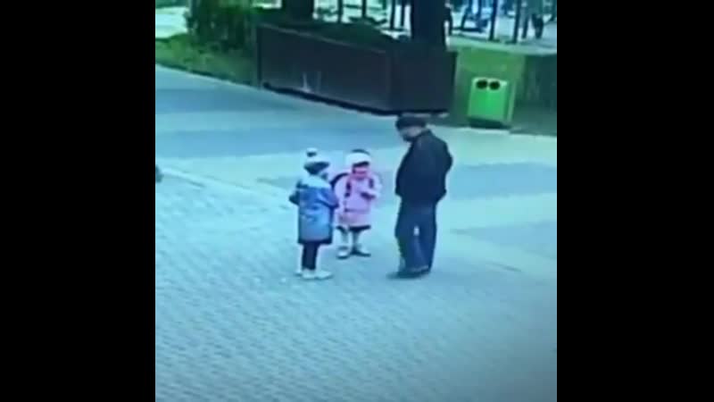 В калининградской области задержали 47 летнего мужчину, который поцеловал в губы маленькую девочку возле школы