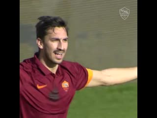 6 anni fa, l'unico gol di davide astori con l'#asroma