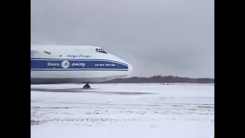 Antonov an 124 stuck in the mud
