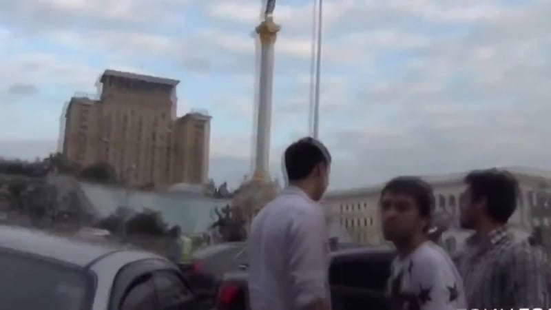 Крымские татары опускают хохлов прямо в центре киева