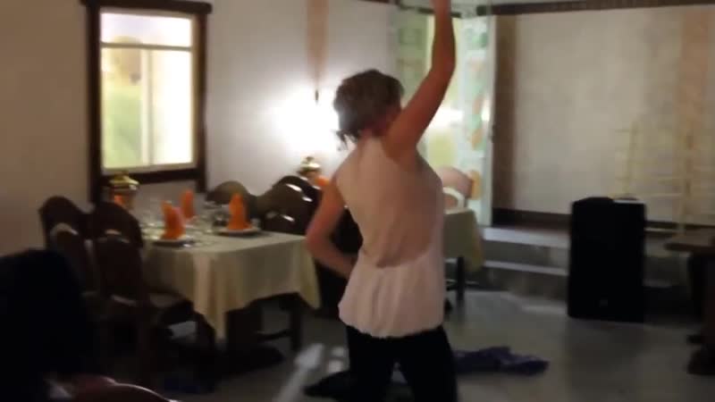 Мама жжёт на папином юбилее