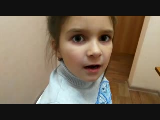 На занятии у логопеда! наша звёздочка делает большие успехи!))