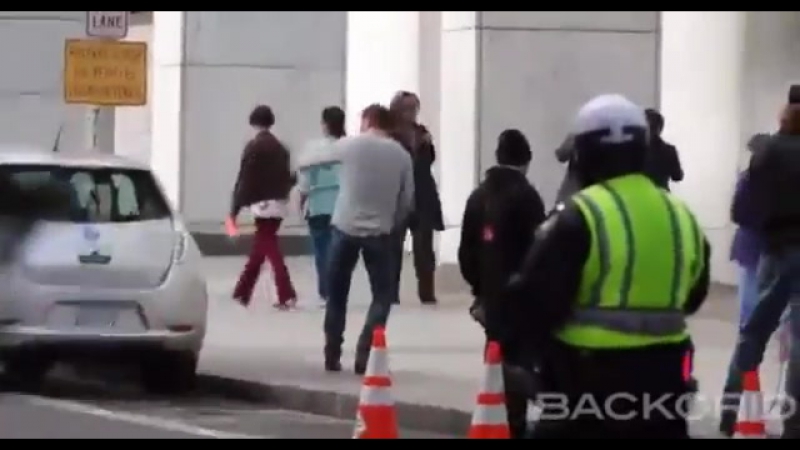 «веном» эдди брок сражается за свое тело