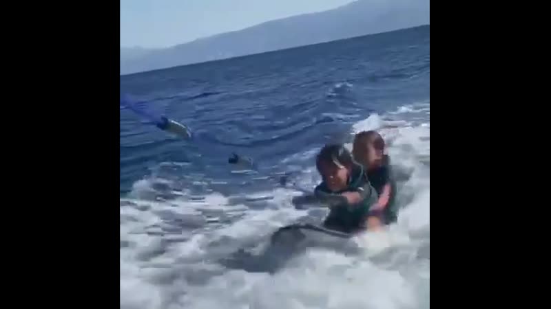 Сёрфинг вдвоем с сестрой