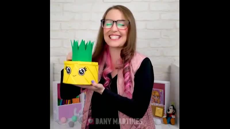 Красивая коробочка ананас