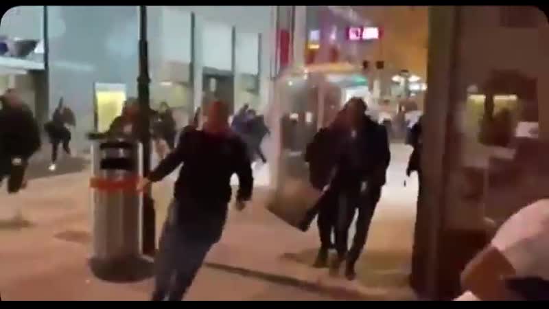 Террористы бегали по кварталам и расстреливали прохожих в вене семь человек погибли при теракте