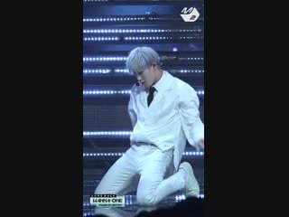 [181122] wanna one "spring breeze" ha sung woon mpd fancam @comeback show