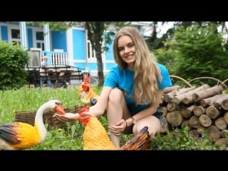 Настя кормит гуся